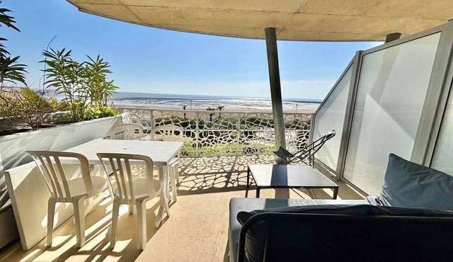 2-bedroom apartment, balcony, heated pool, beach access, pets allowed, parking