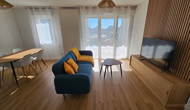 2-bedroom apartment 10 minutes from the beach