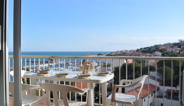 2-bedroom apartment, sleeps 6, air conditioning and parking in Banyuls