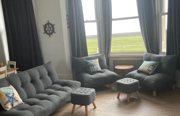 2 Bedroom Apartment with uninterrupted sea views! Free wifi