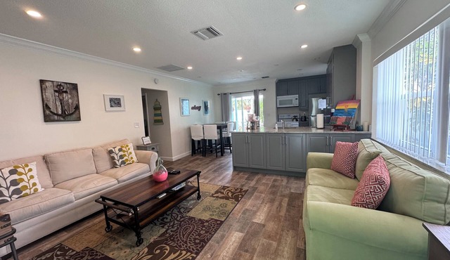 2-Bedroom Apartment Just A Short Walk To Deerfield Beach Pier