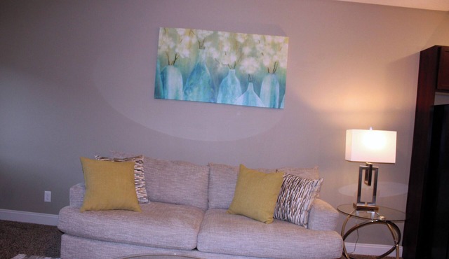 2-bedroom apartment in W. Des Moines. Close to Jordan Creek mall, DMU, Top Golf