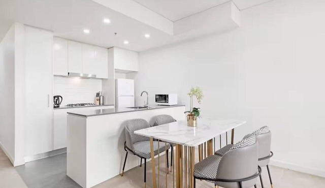 2-bedroom apartment in gorgeous East Lindfield with AC