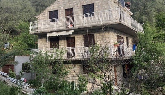 2 bedroom apartment with balcony