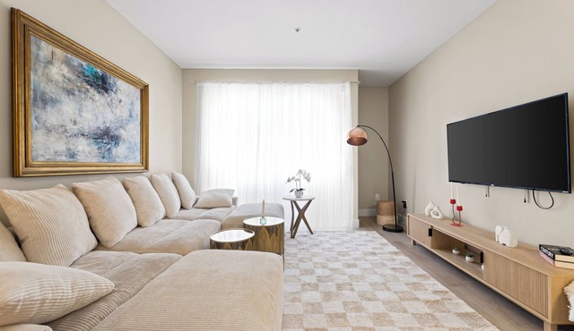 2-bedroom apartment in lovely Marina del Rey with gym,pool! Free parking!