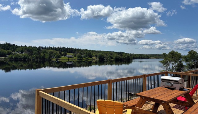 2-bedroom apartment in tranquil Marion Bridge with AC, WiFi