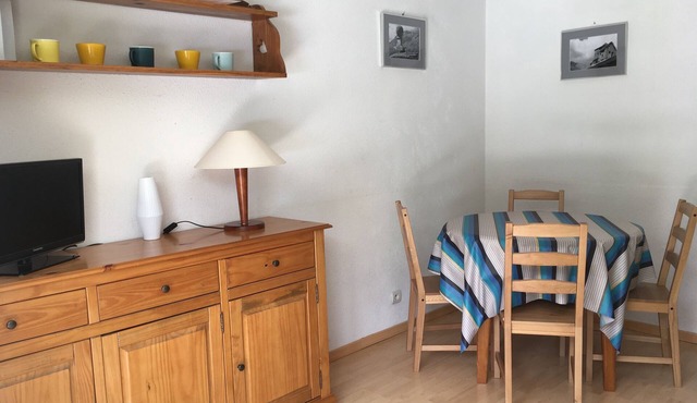 2-bedroom apartment for 5/6 people with private garden renovated in December 23