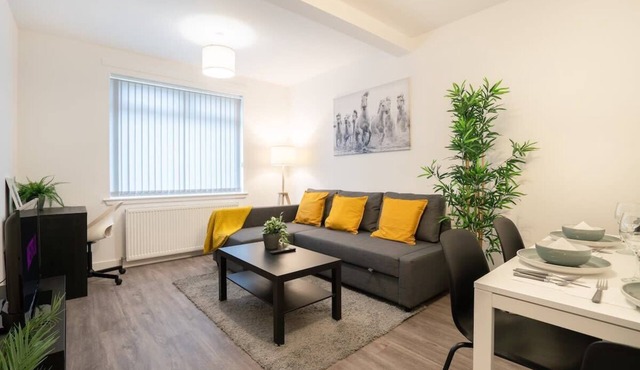 2 Bedroom Apartment-Free Parking