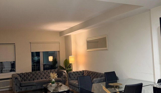 2-Bedroom Apartmemt with balcony & A/C unit , just a short drive from NYC.