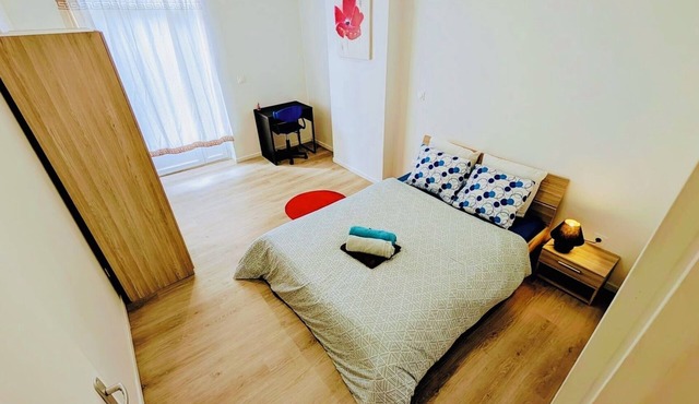 2 bedroom apartment WITH PARKING 5 minutes from CENTRE comercial centre2