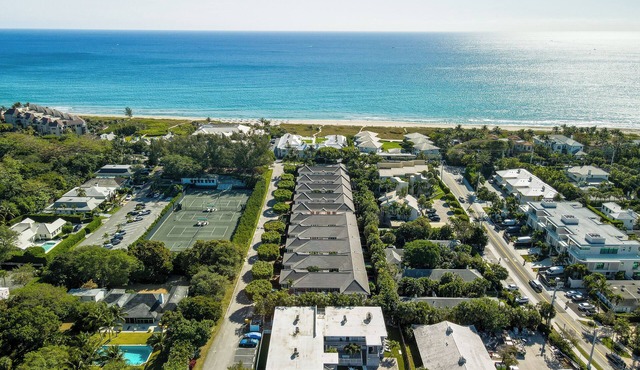 2-bedroom apartment in lovely Delray Beach with AC