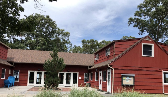 2 Bedroom Apartment with Access to LI Sound