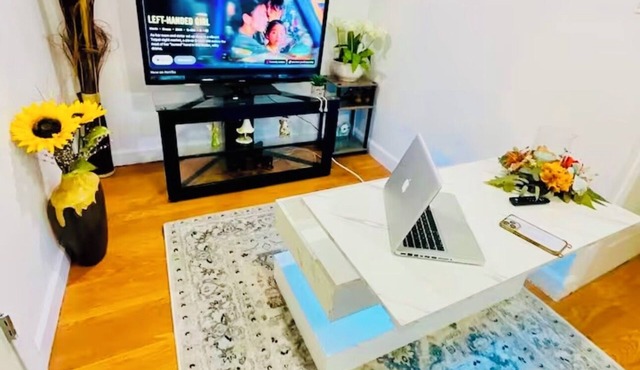 2-bedroom apartment in delightful 4 minutes away from Babylon village