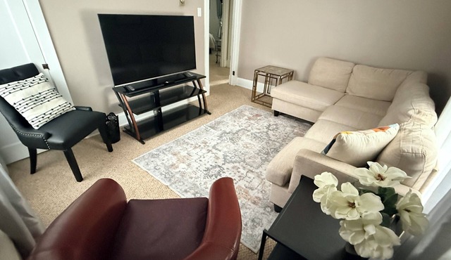 2-bedroom apartment in quaint Wormleysburg with AC