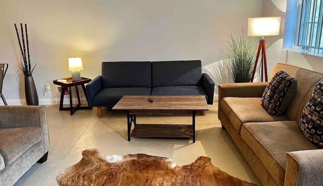 2 bedroom apartment 1 mile from Mississippi!