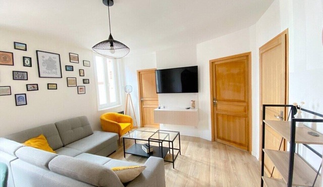 2 bedroom apartment - 2 steps from the train stati