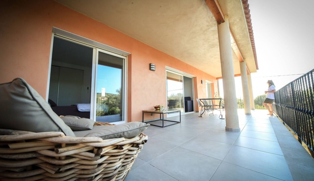 2 bedroom apartment 200 meters from the WIFI beach, balconies, terraces,