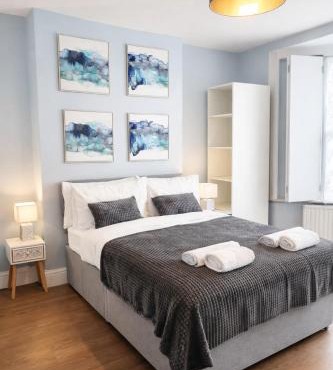 2 Bedroom Apartment, 3 mins from Mile End Station, Queen Mary Uni, Hospital, Zone 2 London