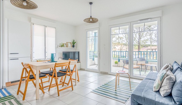 2-Bedroom Apartment 4 Guests, Terrace, Parking, Near Center