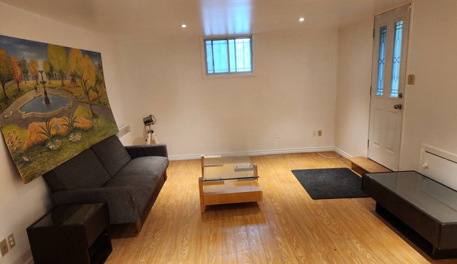 2 bedroom apartment at the heart of Montreal. Minimum stay 31 days
