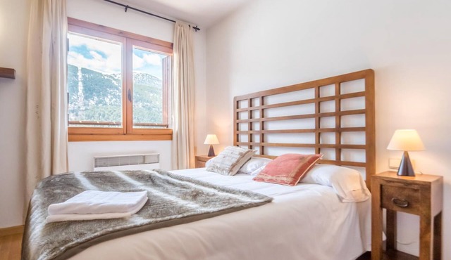 2 bedroom apartment with balcony and 2 bath.El Tarter. ESQ51