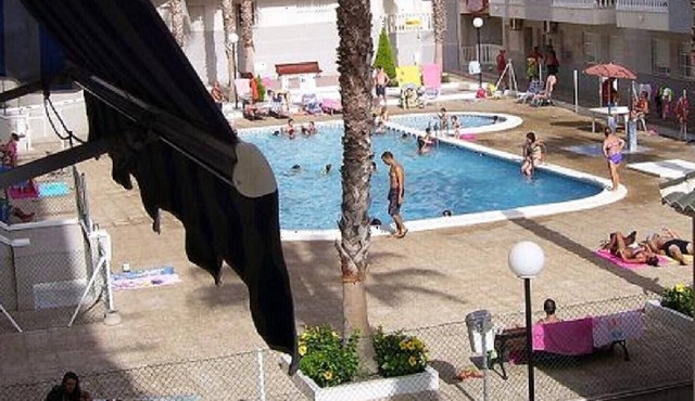 2-bedroom apartment community pool WIFI close to beaches