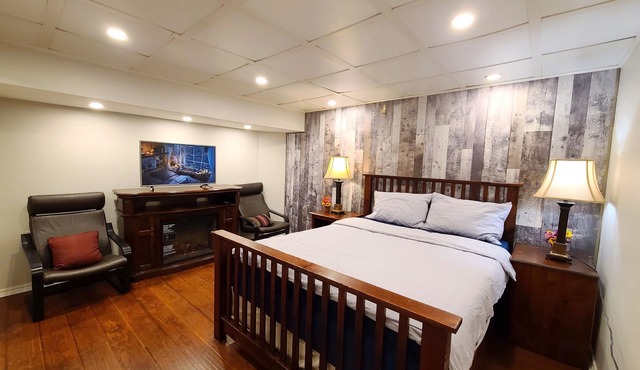 2-Bedroom Apartment near UTM & Pearson Airport