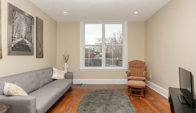 2 bedroom apartment newly renovated