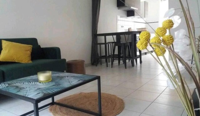 2-bedroom apartment. Downtown, ground floor with exterior