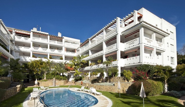 2 bedroom apartment for rent at Las Canas Beach, Marbella golden Mile