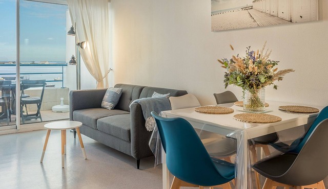 2-Bedroom Apartment in Port-Louis, balcony, near amenities