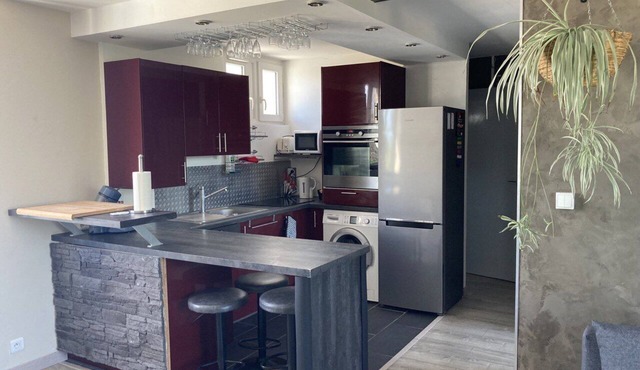 2-bedroom apartment close to all amenities