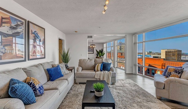 2-bedroom apartment in brilliant Cleveland with WiFi, AC, fitness room