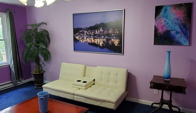 2-bedroom apartment in Newtown - secluded, yet close to major routes.