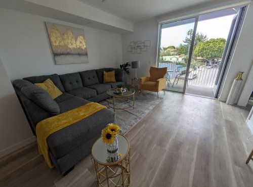 2 Bedroom Apartment in Santa Monica