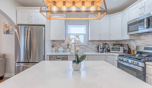 2-bedroom apartment in brilliant Montclair with AC, WiFi