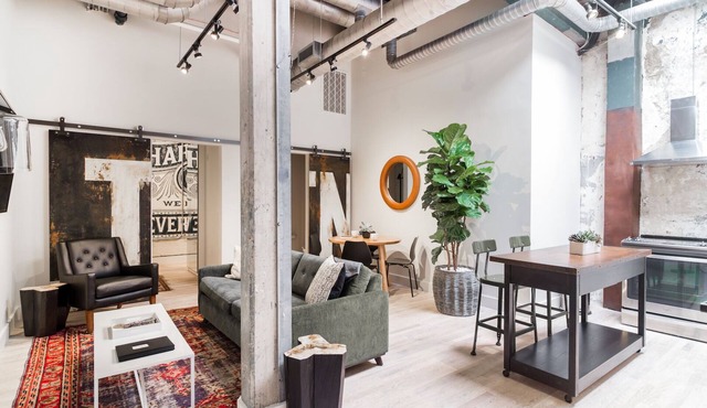 2 Bedroom Apartment in the Heart of Downtown! (Loft 303)