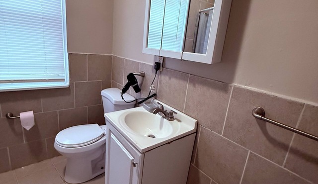 2-bedroom apartment in tranquil New Haven near Yale University