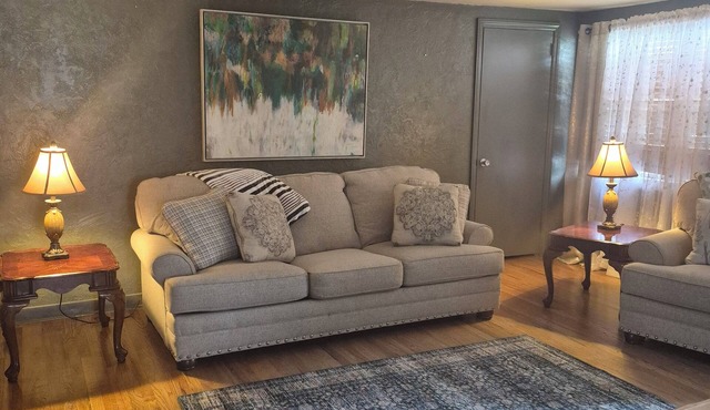 2-bedroom apartment in peaceful Youngwood with fenced in backyard-Pet Friendly