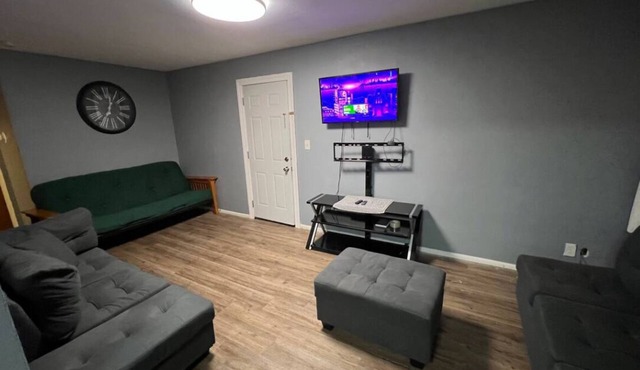 2-bedroom apartment in amazing Fargo with AC