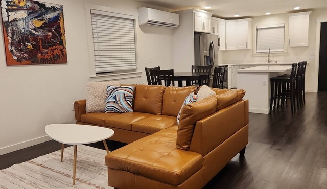2-bedroom apartment in charming Tacoma with AC and comfort