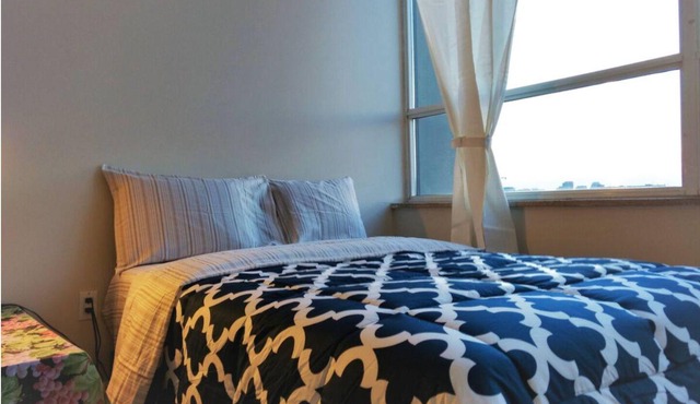 2 bedroom apartment in downtown Toronto with CN Tower view!