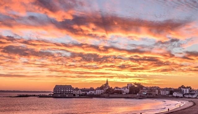 2 BEDROOM APARTMENT IN THE HEART OF LORIENT - PARKING - INTERNET