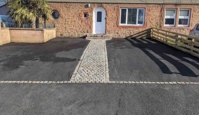 2-bedroom apartment in lovely Dumfries with hot tub & disability enabled access