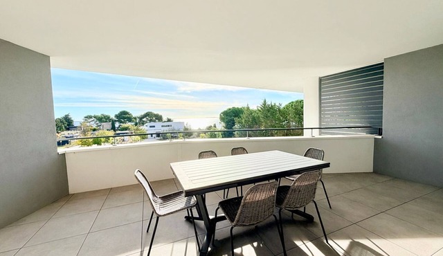 2-bedroom Apartment in Mèze, stunning view, free parking