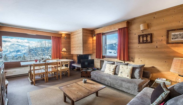 2-Bedroom Apartment in Megève, Close to Slopes, WiFi