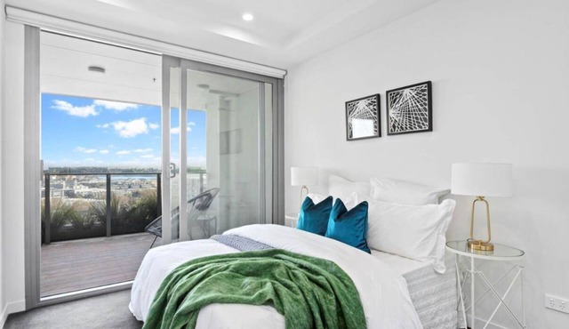 2-bedroom apartment in perfect CBD With Sky tower View in Balcony
