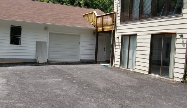 2 bedroom apartment in an upscale part of Bethesda/DC