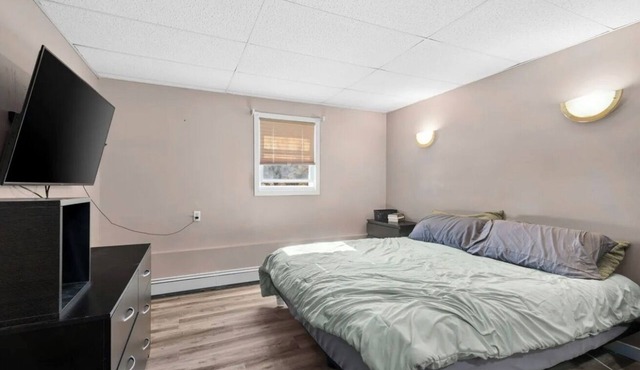 2-bedroom apartment in marvelous Milford with cool AC