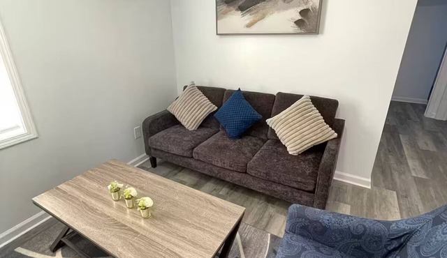 2-bedroom apartment in excellent Newburgh with AC and charm